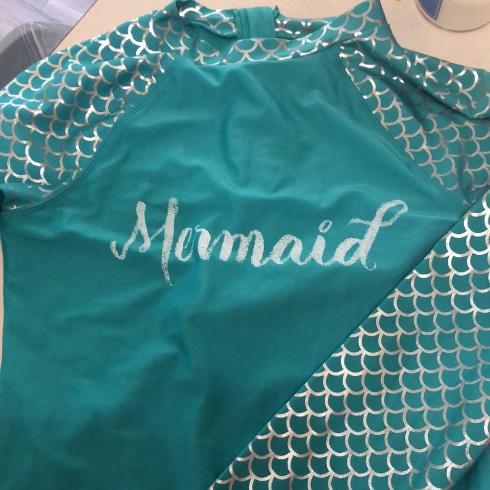 Girl’s Rashguard BUNDLE!! ☀️ - Picture 2 of 10